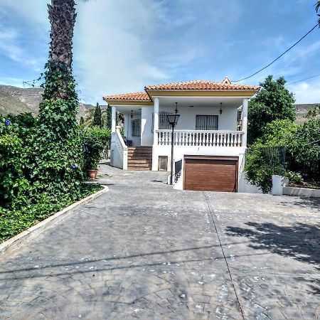 Chalet Con Piscina En นีคาร์ ภายนอก รูปภาพ