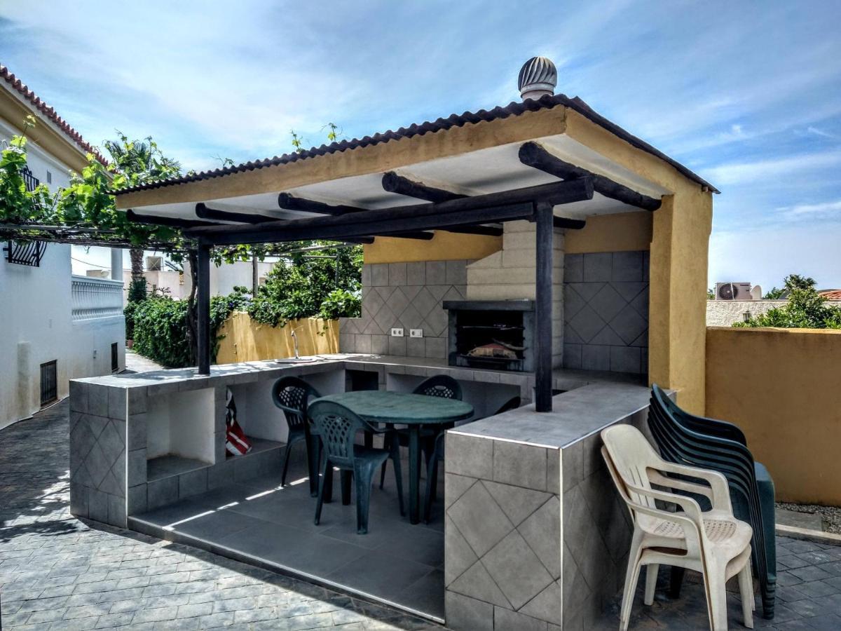 Chalet Con Piscina En นีคาร์ ภายนอก รูปภาพ