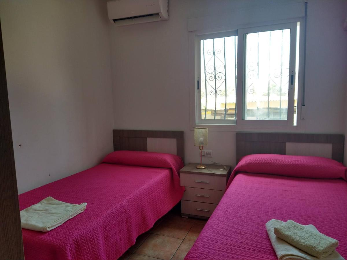 Chalet Con Piscina En นีคาร์ ภายนอก รูปภาพ