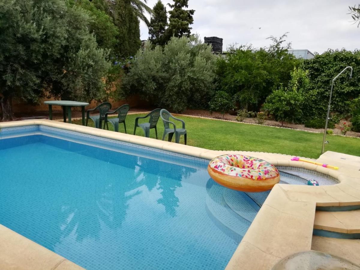 Chalet Con Piscina En นีคาร์ ภายนอก รูปภาพ